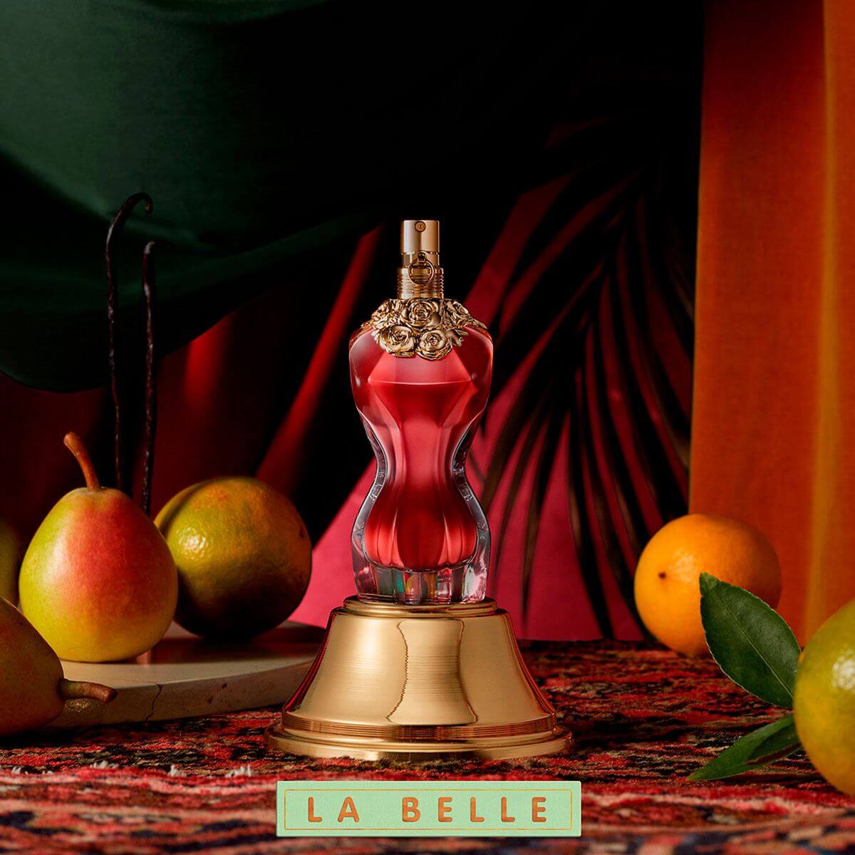 Jean Paul Gaultier Scandal La Belle EDP 6 ml   กลิ่นหอมเสน่ห์แสนเย้ายวนที่ใครได้กลิ่นเป็นต้องเลี่ยวหลัง หอมแสนเซ็กซี่  Top Notes : Pear green  Middle Notes : Bergamot  Bottom Notes : Vanilla pod